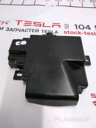 1Крышка блока предохранителей DUAL MOTOR Tesla model S 1013274-02-C