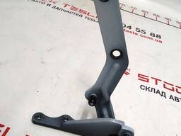 1Петля вторичная (межсекционная) передняя двери задней левой Tesla model X 1032667-00-L