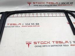 2Уплотнитель стекла и форточки двери задней правой Tesla model X 1484042-00-B