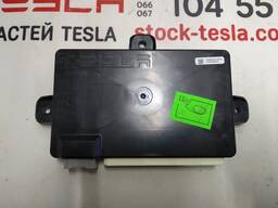Блок управления двери задней левой/правой Tesla model X 1045490-00-H