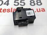 Блок управления стеклоподъемником двери передней правой/задней левой/правой Tesla model 3 - фото 1