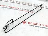 Кронштейн крепления чехол-накладки нижней спинки двойного левого сиденья 2-го ряда Tesla m