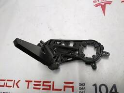 Кронштейн крепления зеркала наружного левого Tesla model X 1035180-00-J