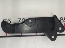 Кронштейн привода замка капота электрического правого открытия Tesla model 1098790-00-D