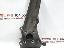 Кулак поворотный передний левый RWD с повреждением Tesla model S 1043052-00-A