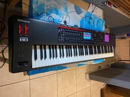 Roland Fantom-08 88 klavišų muzikos darbo vietos klaviatūra